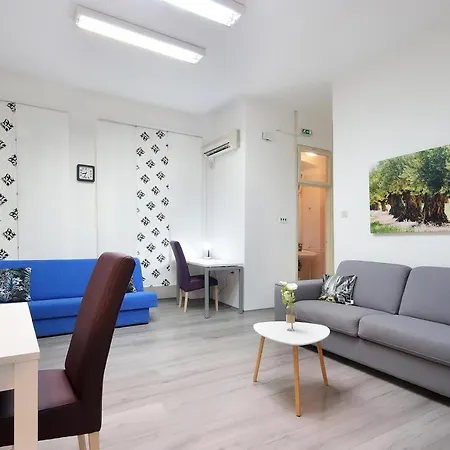 Apartment Retreat